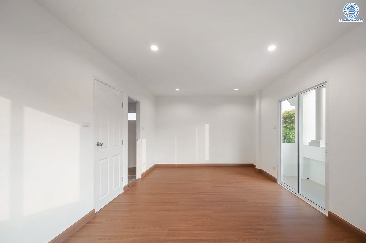 บ้านมือสองตกแต่งใหม่ โครงการ มณียา2 รัตนาธิเบศร์-ท่าอิฐ แบรนด์ Property Perfect หลังใหญ่ เนื้อที่ 50 ตร.ว. ฟังก์ชันครบ 3 ห้องนอน 2 ห้องน้ำ 1 ห้องอเนกประสงค์ 1 ที่จอดรถ บนทำเลเชื่อมต่อถนนรัตนาธิเบศร์ และถนนราชพฤกษ์ ใจกลาง 2 เซ็นทรัลฯ ใกล้รถไฟฟ้าสายสีม่วง "สถานีบางรักน้อยท่าอิฐ" และทางด่วน "งามวงศ์วาน"